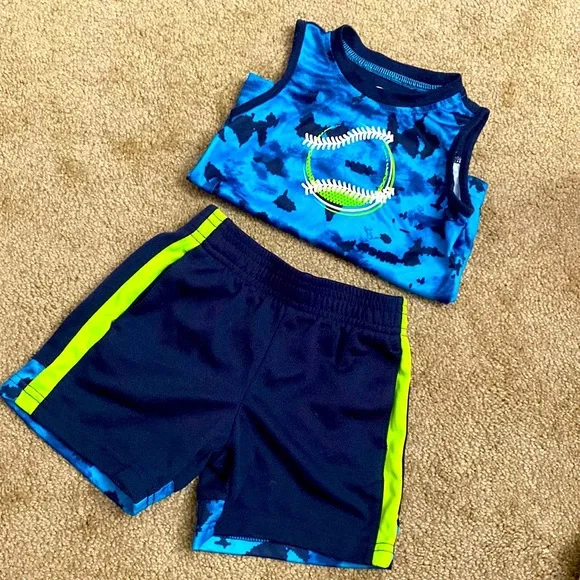 Matching Shirt & Shorts Set. - Picture 1 of 2